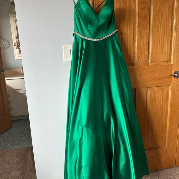 Just Peachy brand, stunning emerald green prom dress with rhinestones size 0 - Picture 2 of 3